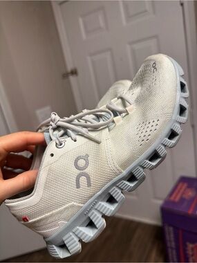 ON RUNNING Cloud X Women Sz 6